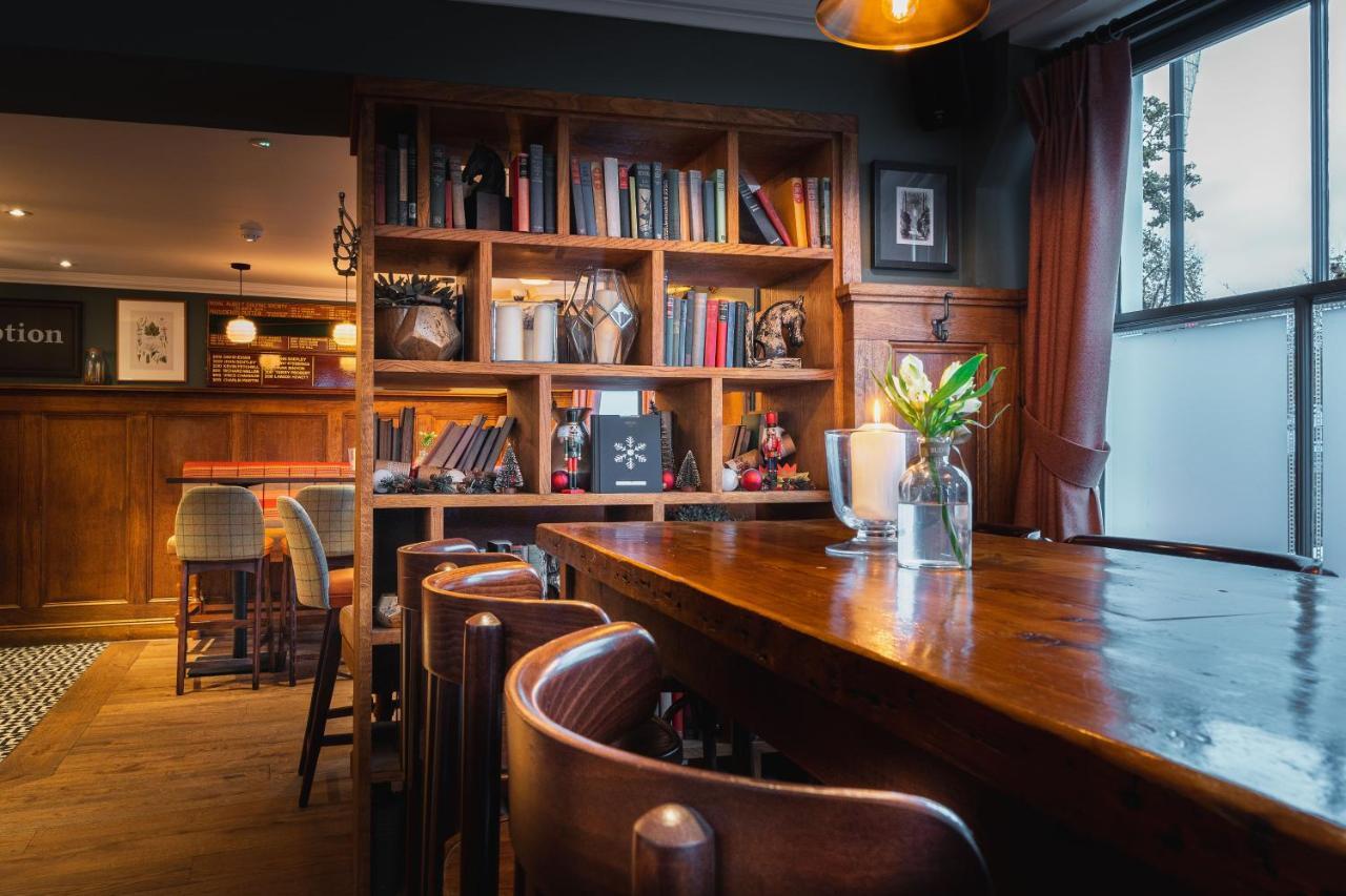 Albert Arms Esher Exterior foto